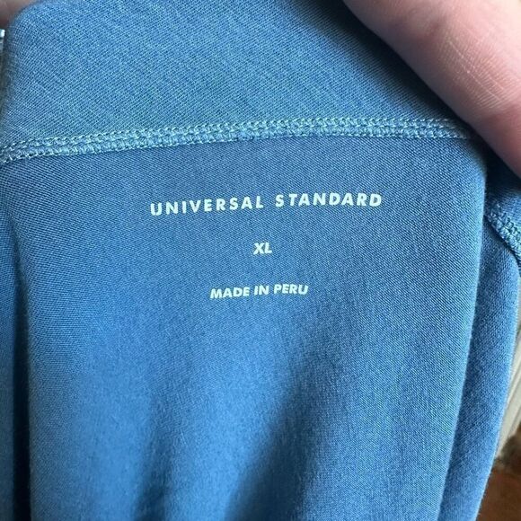 Universal Standard Teresa liquid jersey v-neck short sleeve dress - Picture 5 of 5